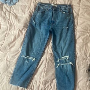 Abercrombie ankle straight ultra high rise. Medium wash size 8 short